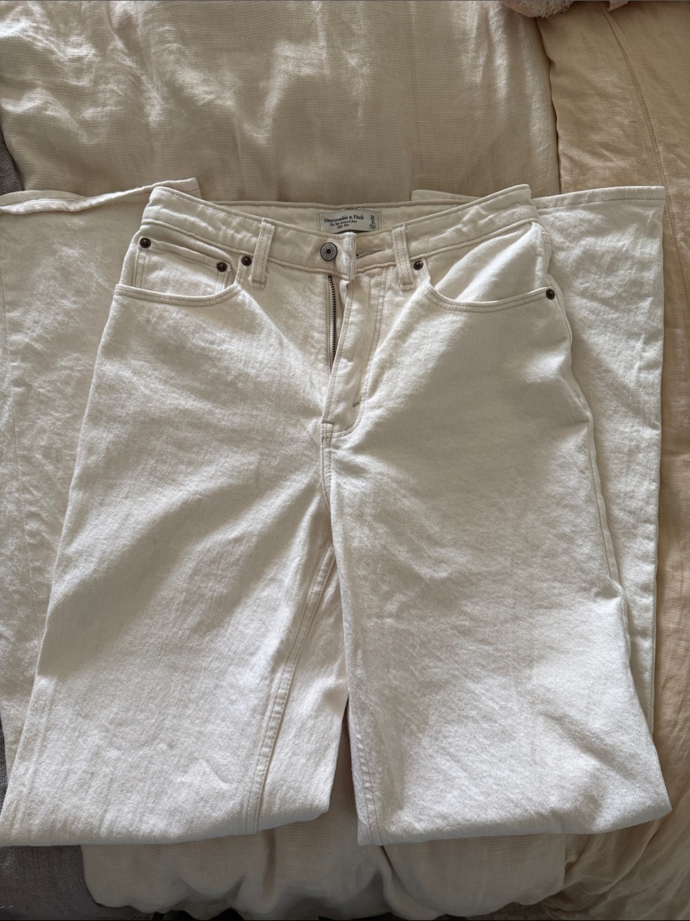 Abercrombie & Fitch Straight Leg Jeans in Off-White/Cream